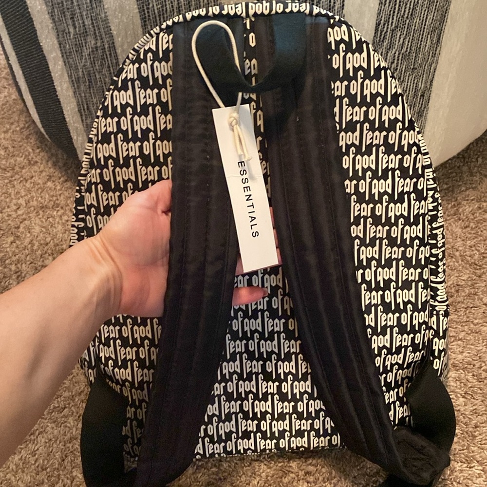 Essentials backpack - Picture 4 of 5